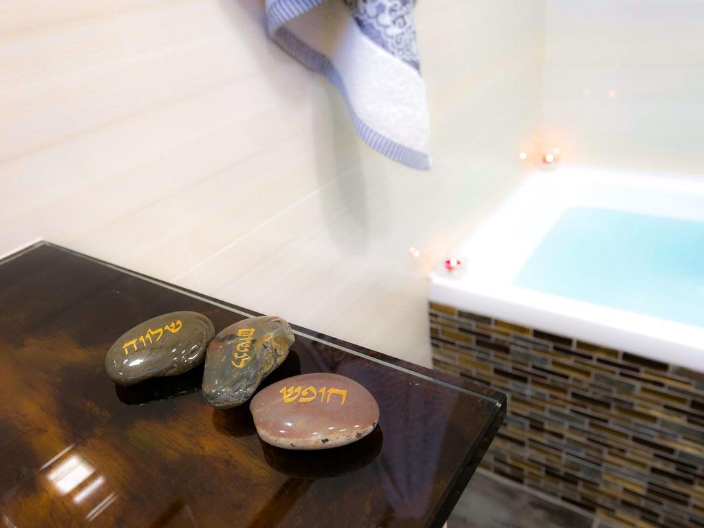 Faroyal Luxury Suite Ейлат Екстериор снимка